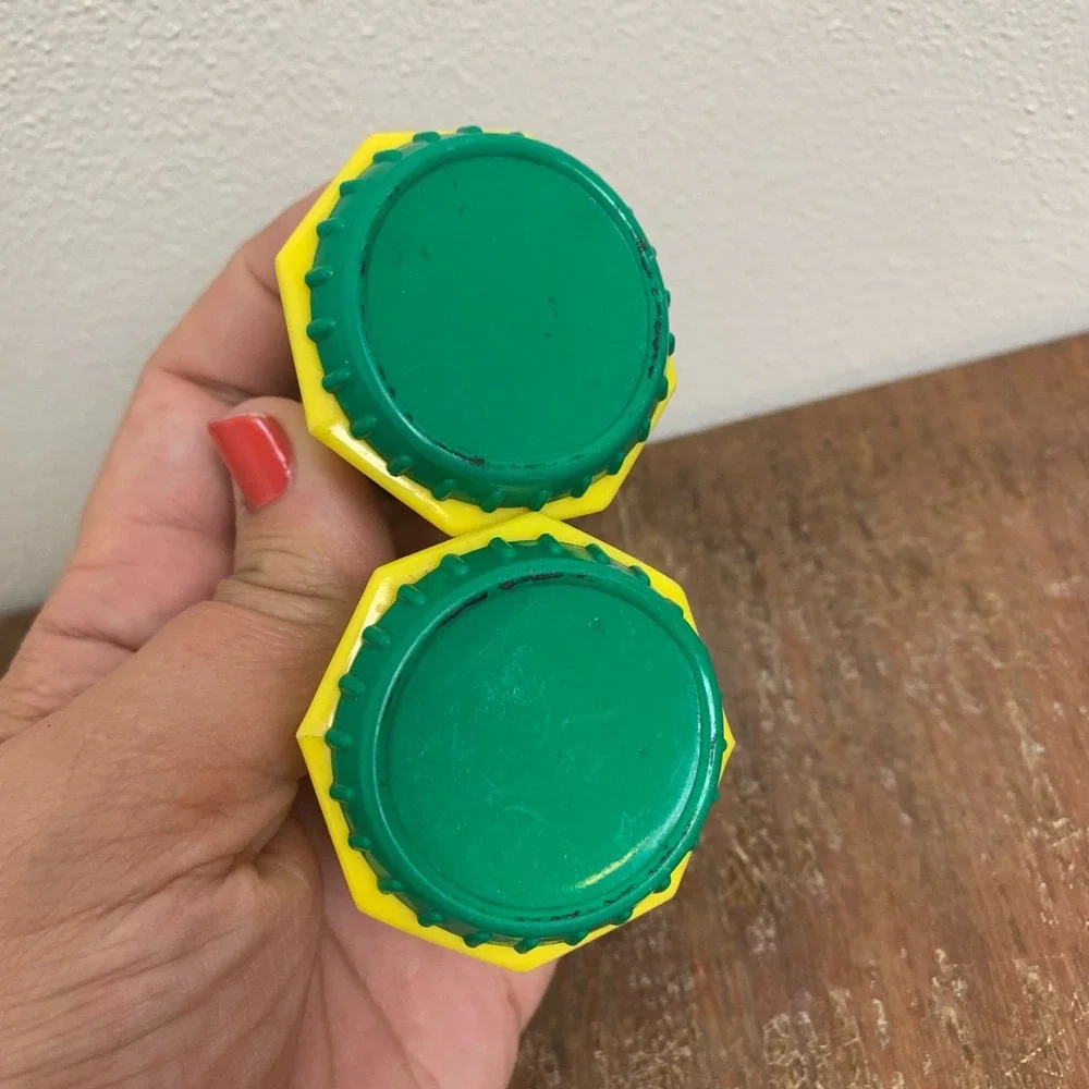 VTG plastic green‎ & yellow Washington DC souvenir tourist salt & pepper shakers